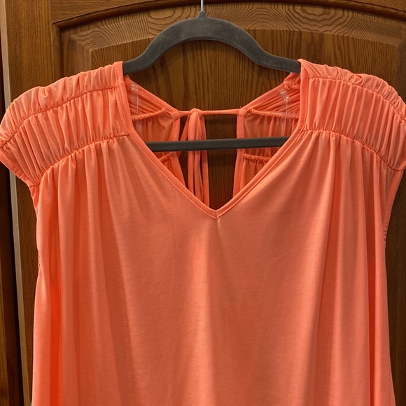 NWT Dear Scarlett wrinkle free neon orange top size small - Picture 4 of 4